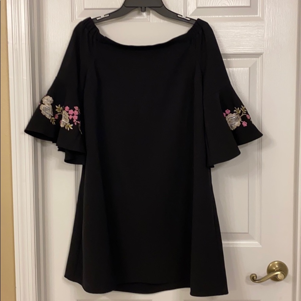Jennifer Lopez Off-shoulder black dress